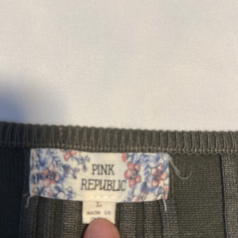 Pink Republic Olive Ribbed Zipper Top Size Large - Picture 2 of 4